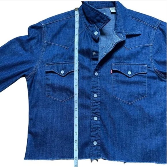 Levi's Cropped Trucker Long Sleeve Denim Shirt Pearl Snap Buttons Size Small - Picture 4 of 6